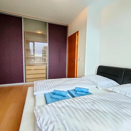 Sag Romantic 22 Floor Panorama Free Parking Free Wifi Apartament